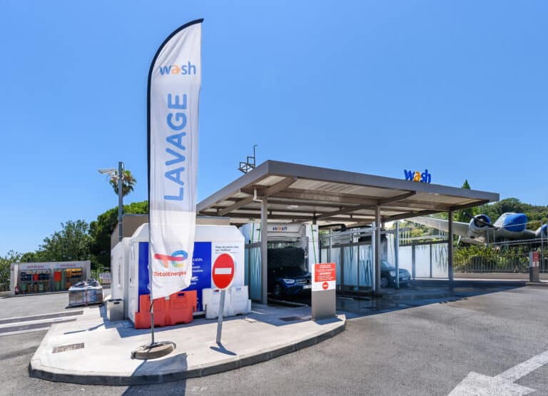 Comment laver sa voiture dans une station de lavage ?